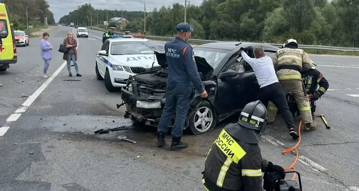 Спасатели во Владимирской области гидравликой разбирали машины и спасли 48 человек в 2026 году